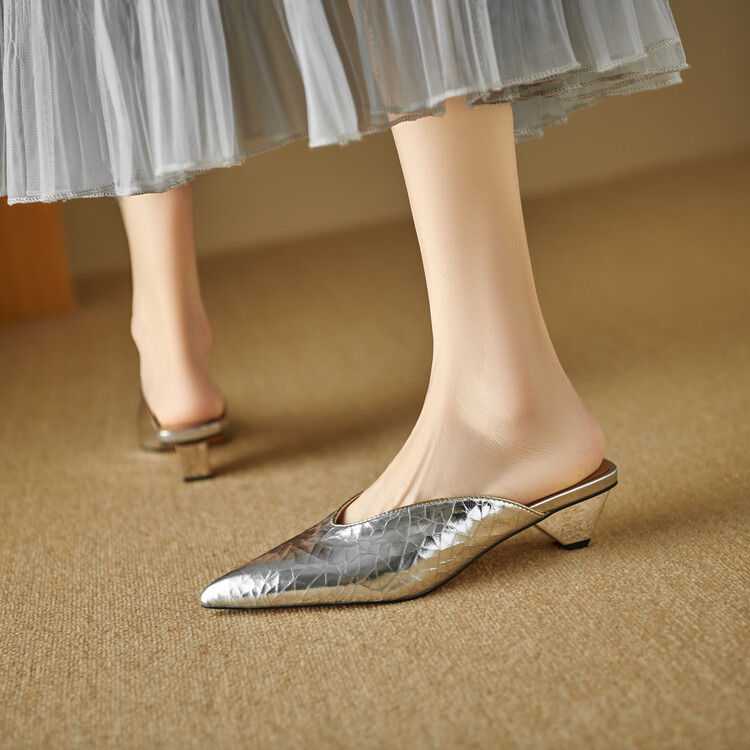 Women's Leather Closed-Toe Slippers with Mid Heel and Metal Accents