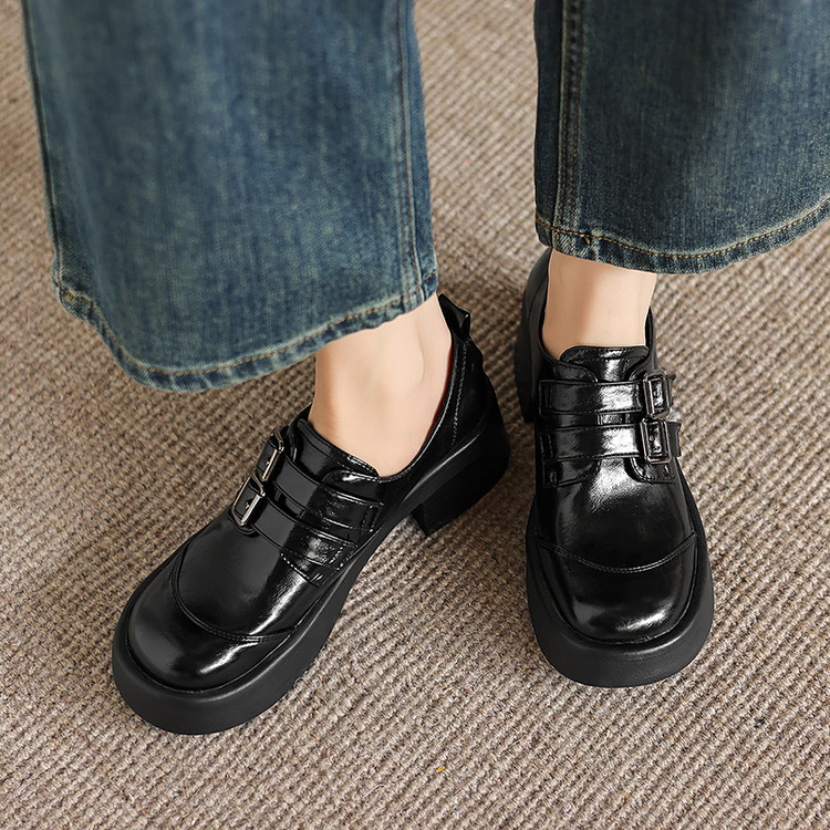 Deep Mouth Flat Shoes - Style q.html